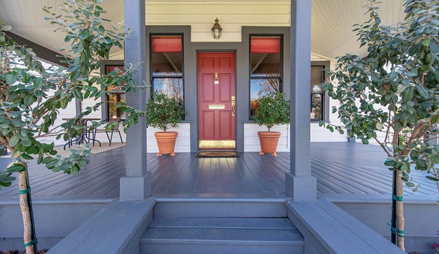 Historic Visalia 3br/2ba - Walk to Downtown