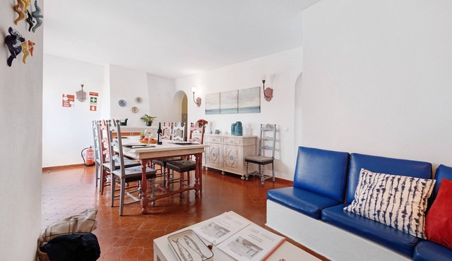 Holiday Apartment "Casa Branca" with Private Terrace & Wi-Fi