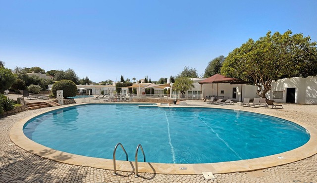 Holiday Apartment 'Quinta Do Paraíso' with Shared Pool, Shared Garden & Wi-Fi