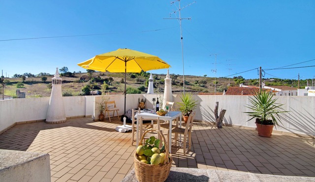 Holiday Home "Casa do Lavrador Furnazinhas" with Mountain View & Wi-Fi