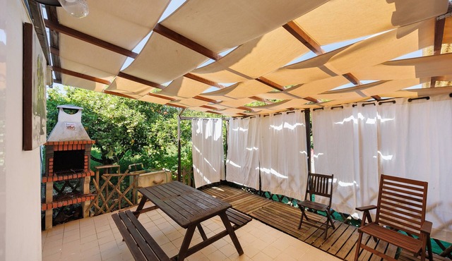 Holiday Home 'Girassol' with Shared Pool and Wi-Fi