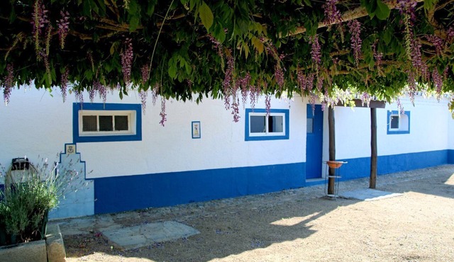 Holiday house in rural area overlooking the dam of the Caia.