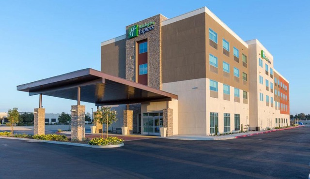 Holiday Inn Express Visalia-Sequoia Gateway Area by IHG