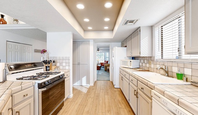 Home in a secure neighborhood with pool spa, game room, & fireplace - dogs ok