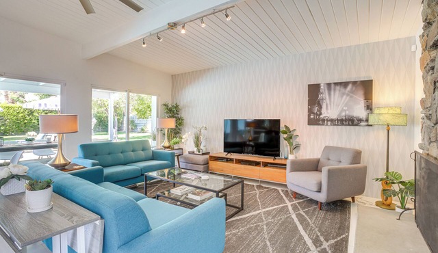 Home w/Pool 1 Mi to Downtown Palm Springs!