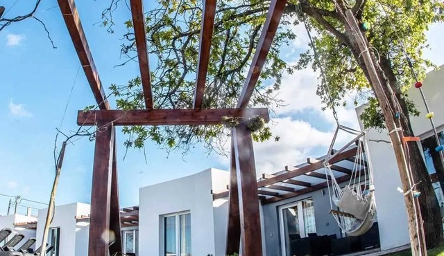 Homerez - Charming House Atalaia with Shared Pool