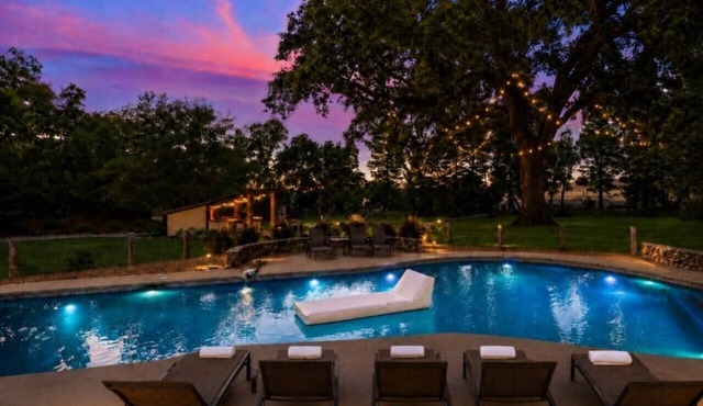 Honey Run K/Suite: Pool-HotTub-Private Lake Escape
