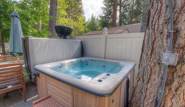 Hot Tub | Deck | BBQ | Backyard