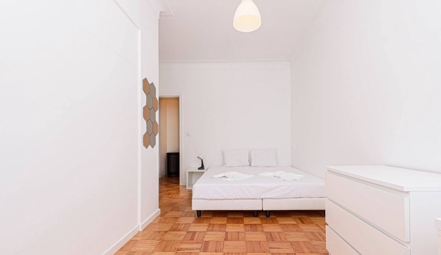HOUZE Spacious 4-Bedroom Flat near Lisbon Zoo