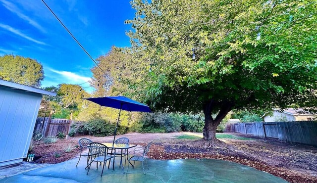 Huge Yard-King Bed-Beautiful Neighborhood-Garage
