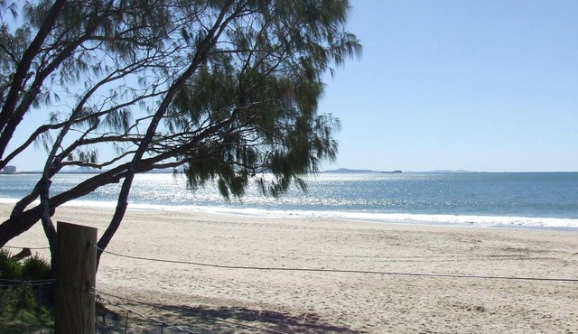 Illawong 2 - Two Bedroom Beachfront Budget Accommodation in Illawong Inn