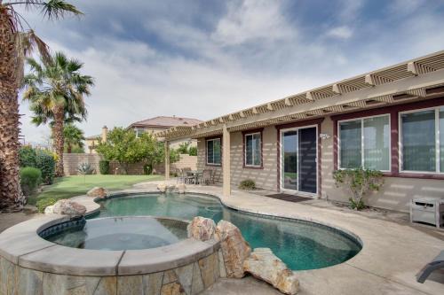 Indio Getaway w/Private Pool & Putting Green