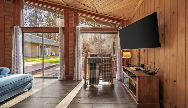 Indoor Pool Game Rm Pickleball Spa BBQ Petok