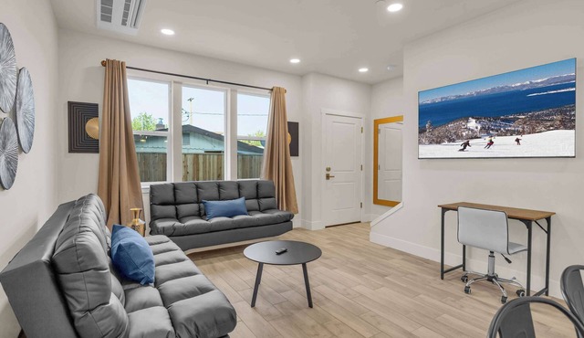 Innovative Townhouse|Sleeps 7|5Beds & 2Sofa Beds|E