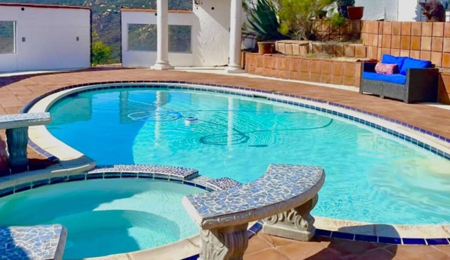 Jamul's Jewel: 9 ACRES,Hilltop,Heated Salt Pool,Spa,City & Mtn. Views,B-Ball Court,Grill,Horseshoes