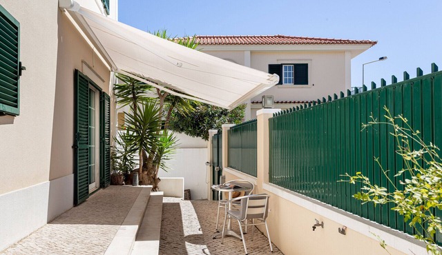 JOIVY Splendid 4-bed house w/Patio&Pool
