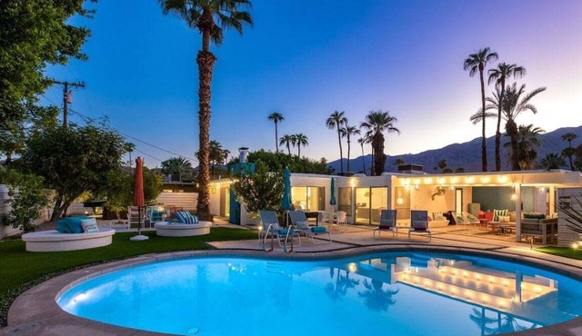 Jolly Rancher at Little Beverly Hills – Midcentury Pool Home w/Spa, Fire Pit & Putting Green