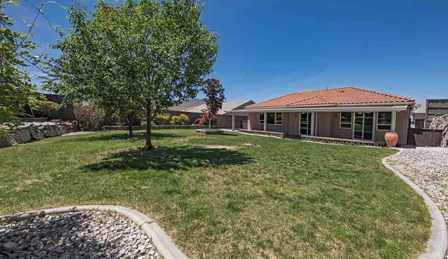 July Discounts! Great Home Near UNR by truvacationrental