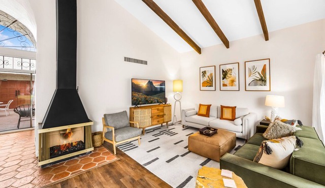 K0239 - 2/2 ground level condo with large private foyer- Christopher Kennedy Des