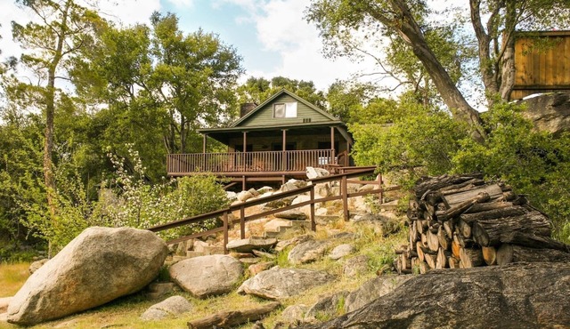 Kern River Willow Cabin Private Waterfront Cedar Hot Tub Fireplace Native Garden
