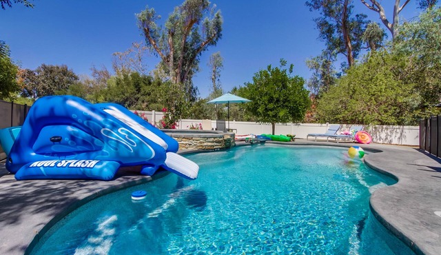 Kids Paradise Cribs/POOL/SPA/PLAYSET/TOYS/BBQ