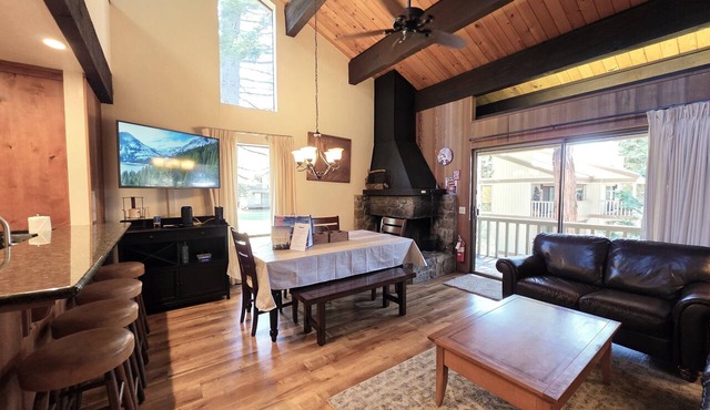 Kingswood Condo | Community Pool