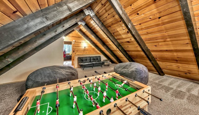 Knotty Cabin, Loft, Game Room, Recent Updates, 8 Guests + Extra Kids 5 Yrs Old and Younger