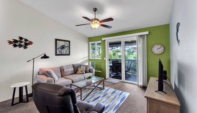 Kona Sea Ridge#Y22: Beautiful Top Floor unit with Ocean Views in Gated area