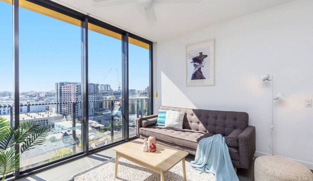 KOZYGURU | Fortitude Valley | AMAZING VIEW 2Bed APT + FREE PARKING | QFV010