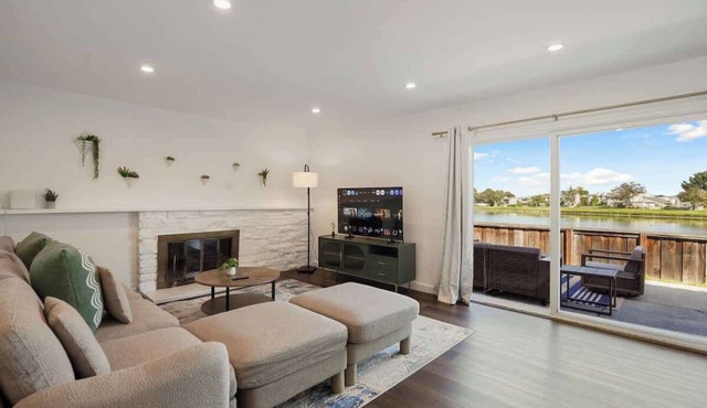 Lakefront 3Beds/1.5Bath Retreat w/ Water Views Walk to Shops Near SF