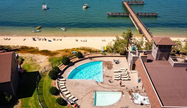Lakeland Village 2 bedroom condo - 2 mins to Tahoe!