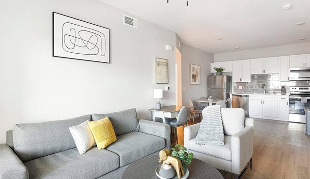 Landing | Beautiful 2BD, Rooftop Lounge, Pool