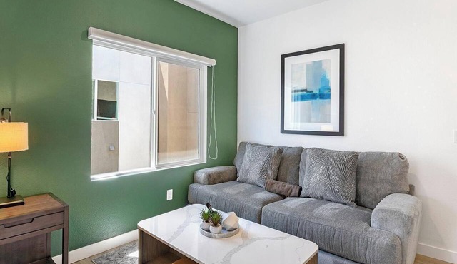 Landing | Modern Studio, Pool, Gym