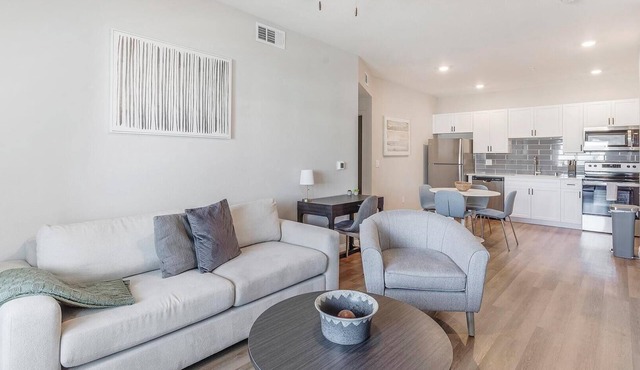 Landing | Stunning 2BD, Rooftop Lounge, Pool