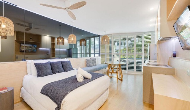 Landmark Resort Renovated Beach Apartment