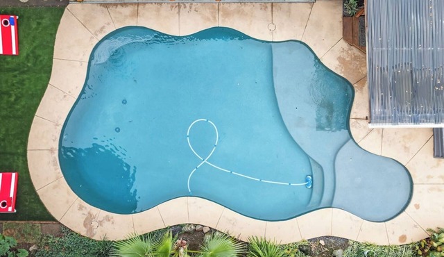 Large 4 Bedroom Home - Pool | Mini Golf | Fire-Pit