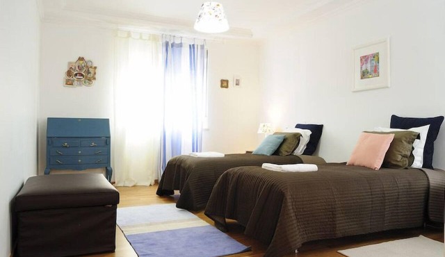 Large 5 Bedroom Apartment with Jacuzzi
