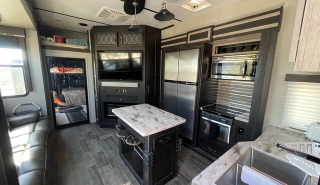 Large, modern camper close to Glamis Sand Dunes