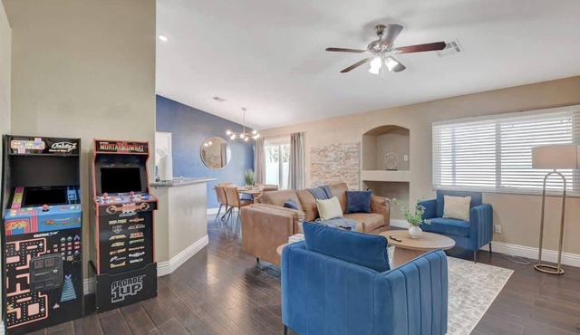 Level Up Lodge: 5-Bedroom Arcade Bliss with Grill