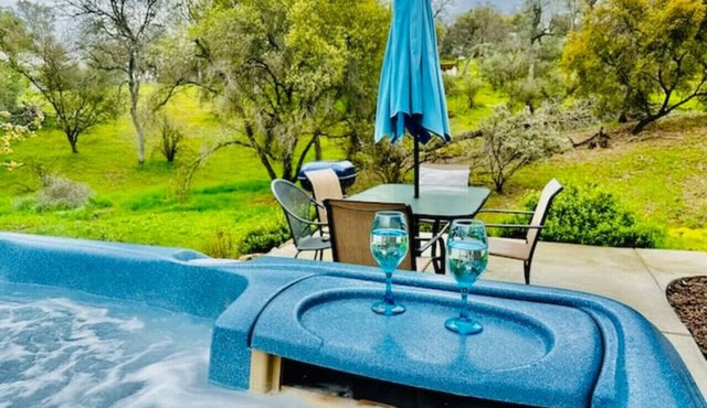 Lighthouse Suite - Dog Friendly Home - Hot Tub - BBQ - Full Kitchen - Sleeps 4