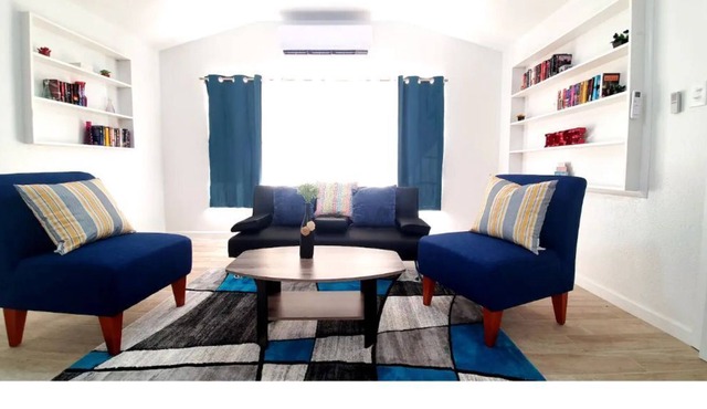 Lime Luxury Oasis w/ Game Room, 4 mins to Downtown