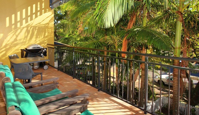 Little Hill 3 - River Side 2 Bedroom Apartment across the road to the beach