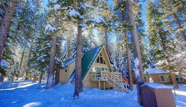 Lodgepole Chalet 3 Bedroom Home by RedAwning