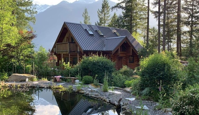 Loghouse Lodge with Glacier View and Private Natural Swimming Pond