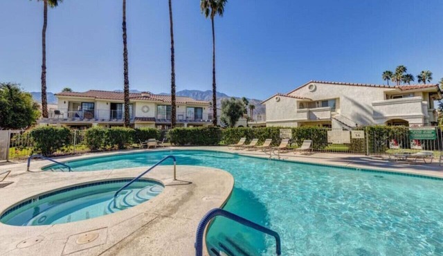 Lovely 2 Bedroom Condo w/Pool, Hot Tub and Tennis
