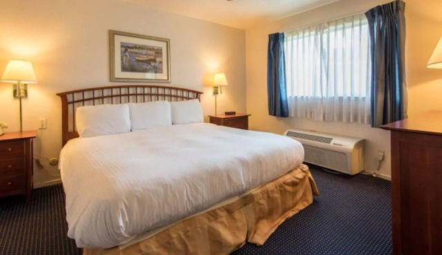 Lovely Escape! 3 Units with Pool and Jacuzzi! Free Breakfast, Free Parking