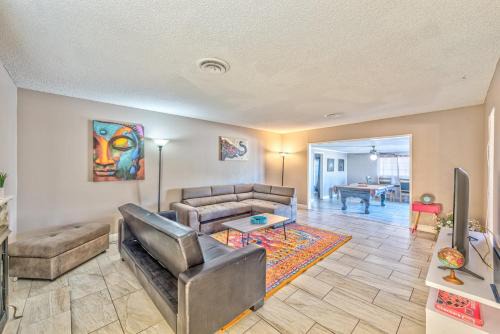 Lovely house with pool, near the strip!