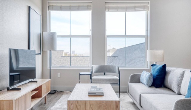 Lovely San Mateo 2BR w/Pool, Gym & W/D, nr Caltrain, by Blueground