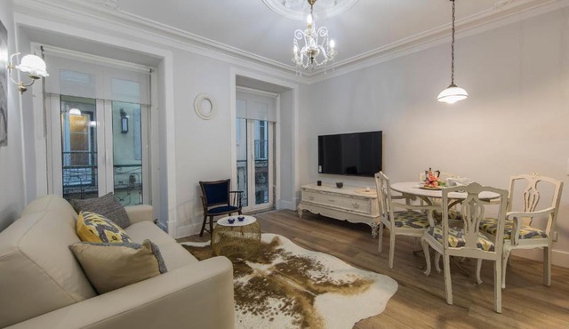 LovelyStay - Vintage Flat Near Santa Justa Elevator!