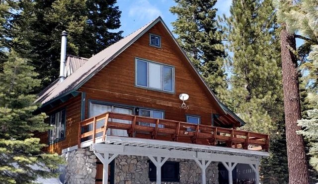 Luminous Lake Cabin Perfect for Groups and Outdoor Activities in Bear Valley, California